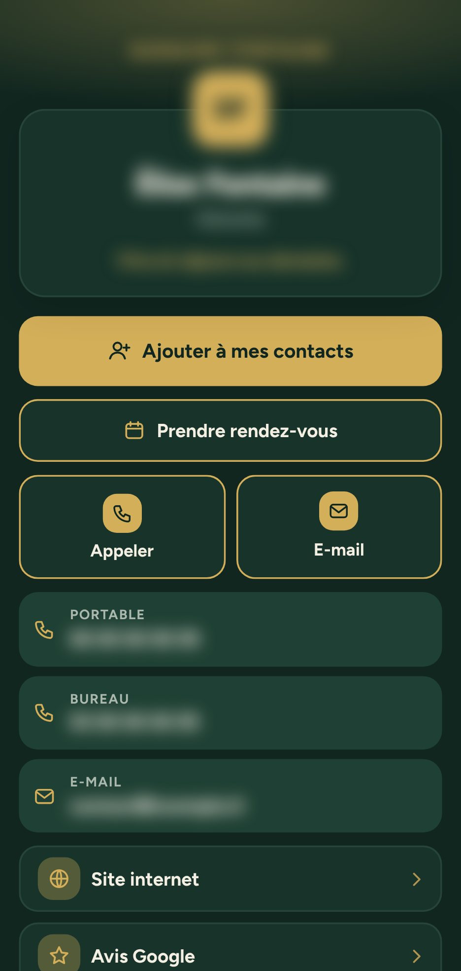 Carte de visite virtuelle sur fond vert sombre avec boutons dorés, informations floutées