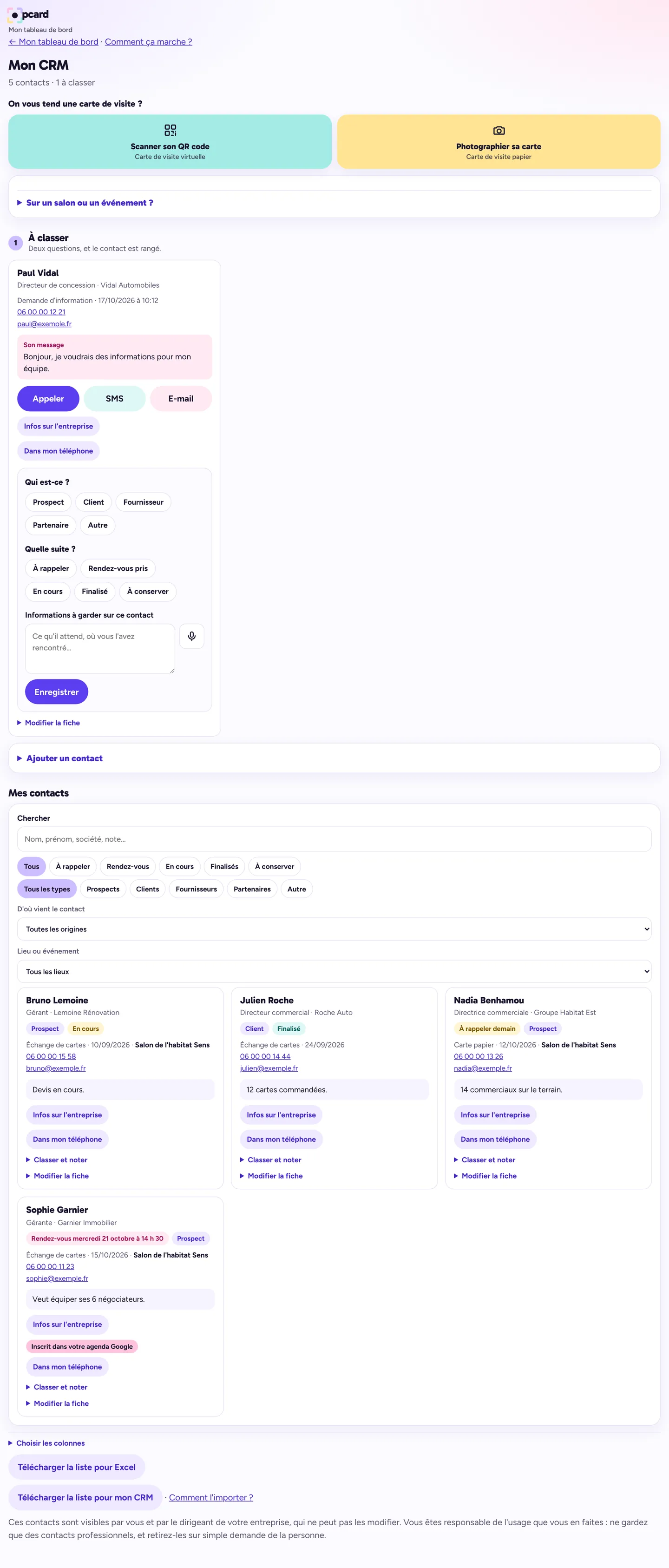 CRM sur ordinateur : contacts à classer à gauche, tous les contacts à droite